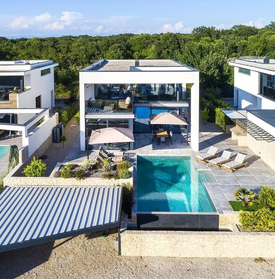 First Residence Villa Middlearth Linardici
